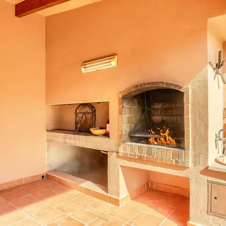 Andreu By فيلة *